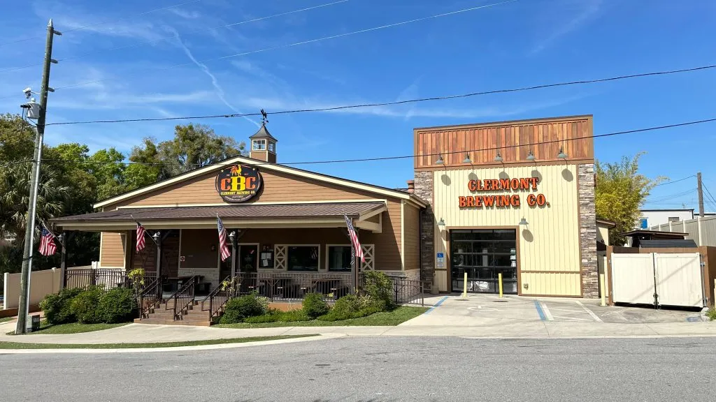 Fachada da Clermont Brewing Co. em Clermont, Flórida.